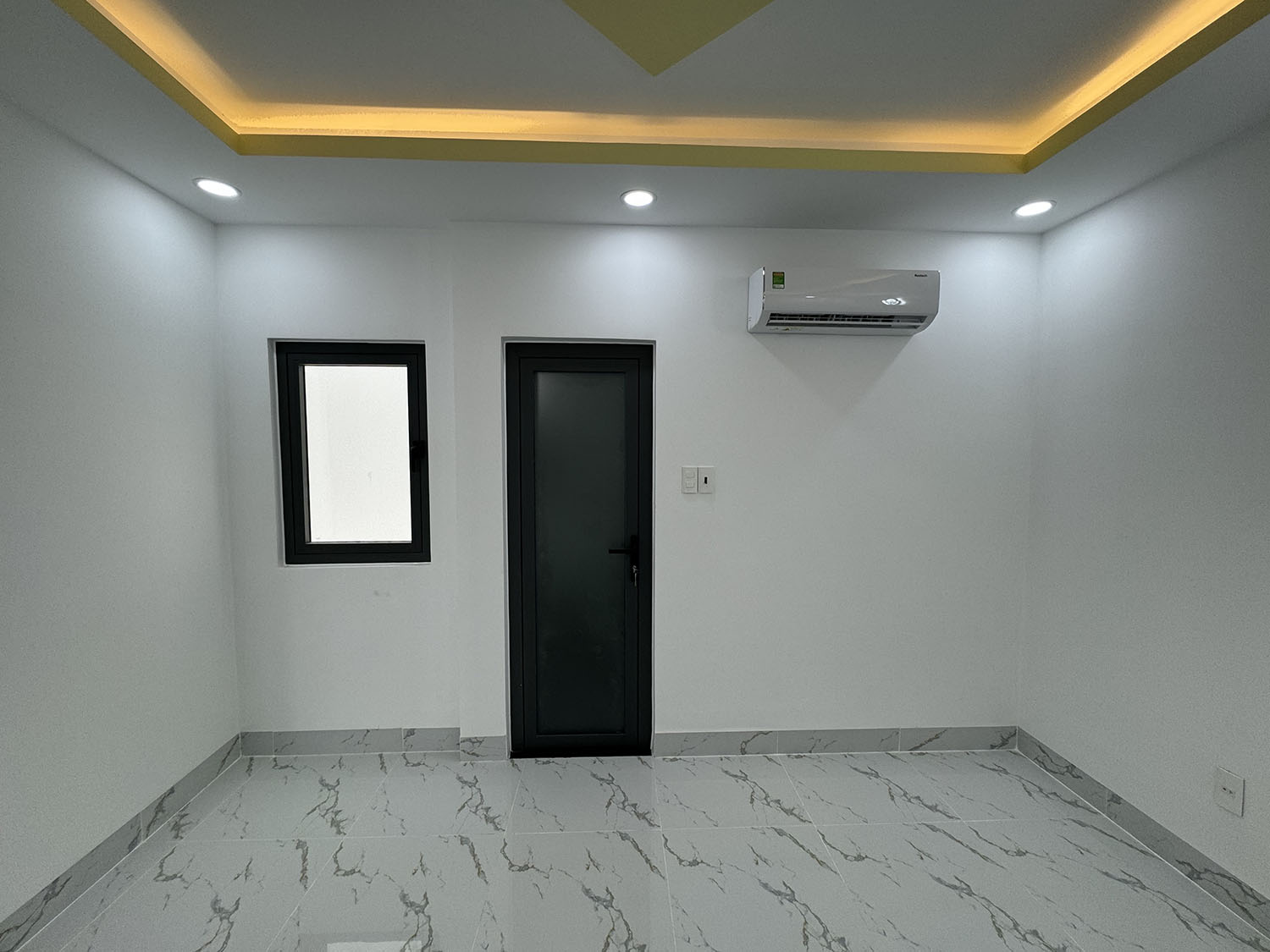 Nhà 3 lầu (3,7m x 12,5m= 43m2 công nhận đủ - vuông vức) 5 phòng ngủ hẻm ôtô 7 chỗ Nguyễn Bỉnh Khiêm